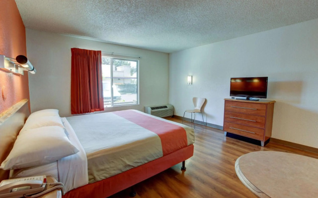 Motel 6 Irvine - Orange County Airport