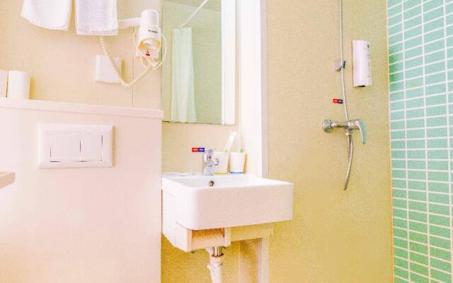 Hi Inn Xuzhou Railway Station Metro Station