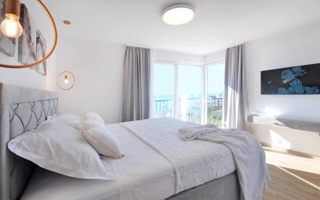Villa Iva With sea View and Pool