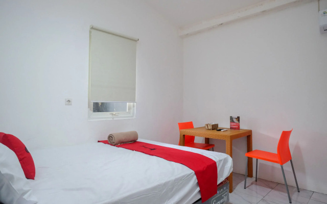 RedDoorz Hostel near Lawang Sewu Semarang