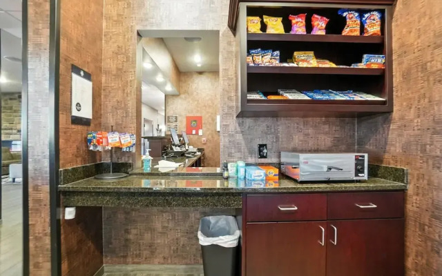 Cobblestone Hotel & Suites-Bellefontaine