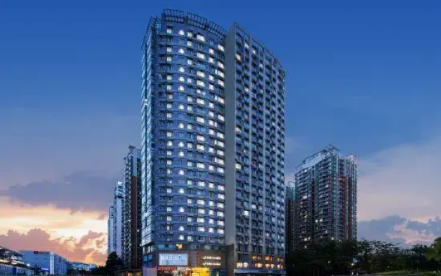 Banana FUN Hotel (Shenzhen Futian Fubao Subway Station)
