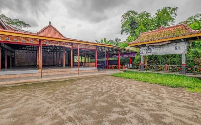 OYO Homes 90996 Desa Wisata Pulesari Syariah