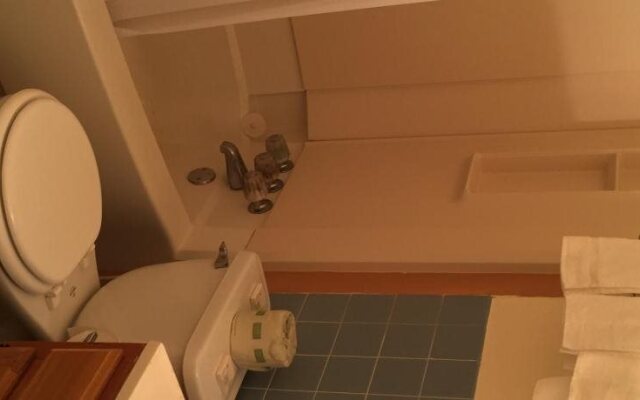 MacThrift Motor Inn