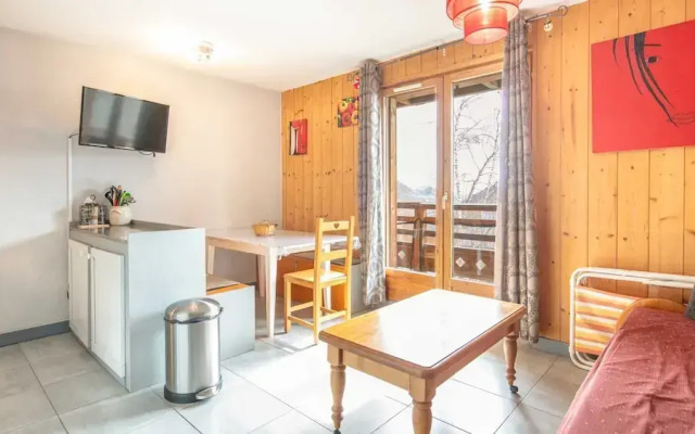 Mountain-view Apartment for 6 Guests