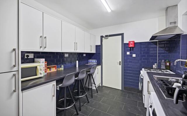 Stunning 5bed House in Birmingham Contractors Also