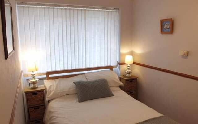 Strandways Court 8