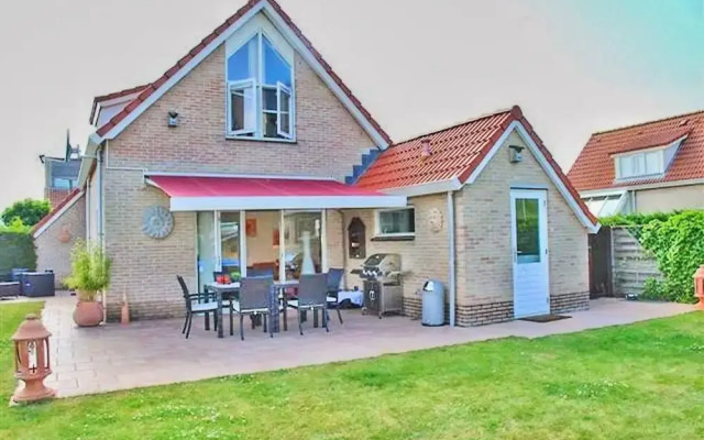 Pleasant Holiday Home With Garden