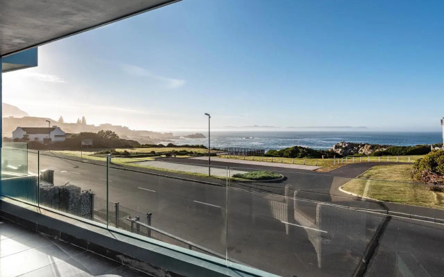 17 Marine - 3Bedroom Sea-Facing Apt101
