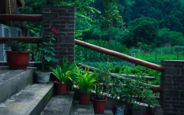 Longmen Inn (Moon Moon Bay Scenic Area Branch)