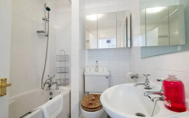 Host Stay Regency Square Apartment