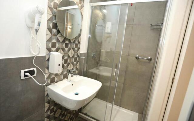 Delia Rooms & Gallery