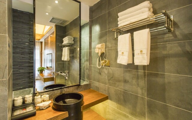 Lijang First Bay Hotel
