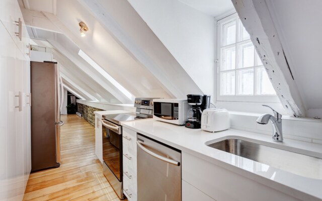 Place Jacques Cartier Apartments by Hometrotting