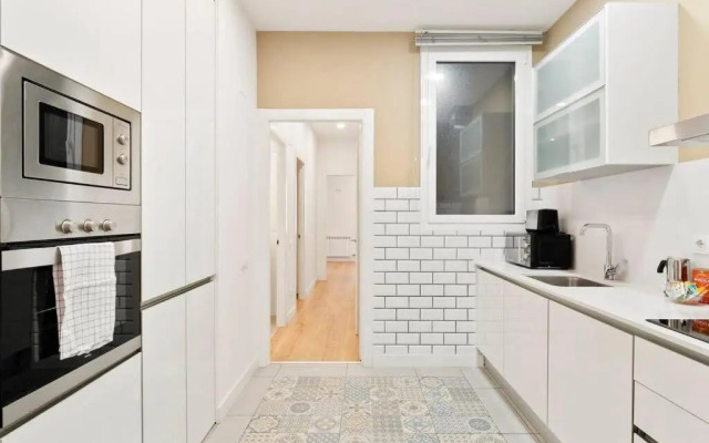 Arc de Triomf Luxury Modern 2-Bedroom 2-Bathroom