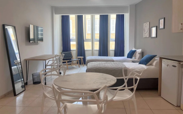 Phaedrus Living: Hoopoe Residencies 105