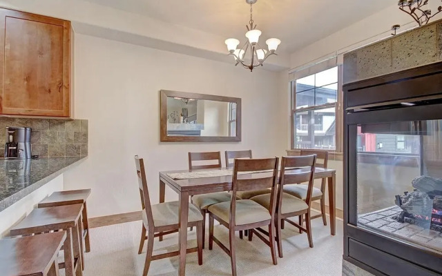 The Perfect Condo in West Village, Big Deck and next to the lift - CA1203 by RedAwning