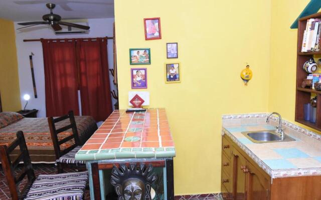 Room in B&B - Cancun Guest House 2