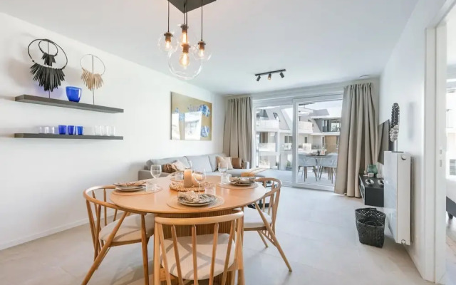 Beautiful Apartment With Pool Terrace and Parking