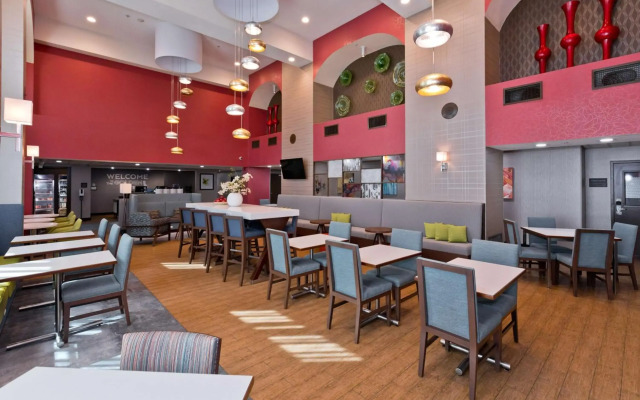 Hampton Inn & Suites Palm Desert