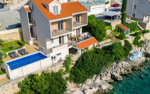 Silva - With Pool and Great View - H