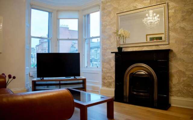 Traditional 2 Bedroom Flat With Views of Portobello Beach