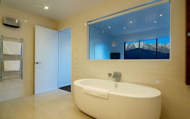 Bel Lago - every room with a lake view