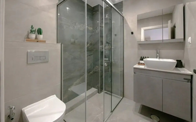 Minimal Chic Retreat Suite