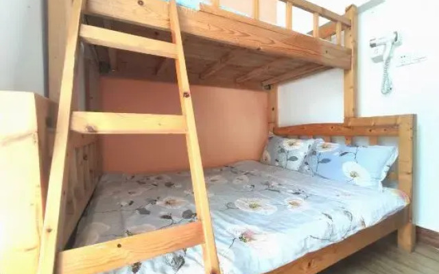 Left-hand hostel in Xichong,shenzhen
