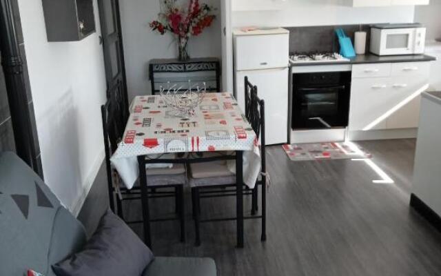 Appartement spacieux 10 mn plage wifi stationnement
