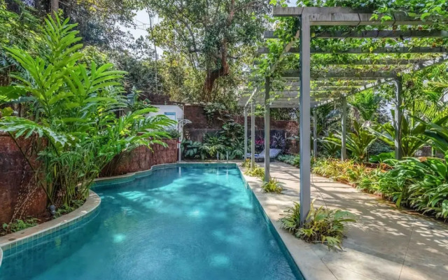 Stylish 2BR w Pool Near Candolim and Coco Beach