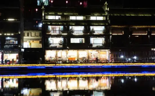 Zixuan Pavilion Riverside Inn