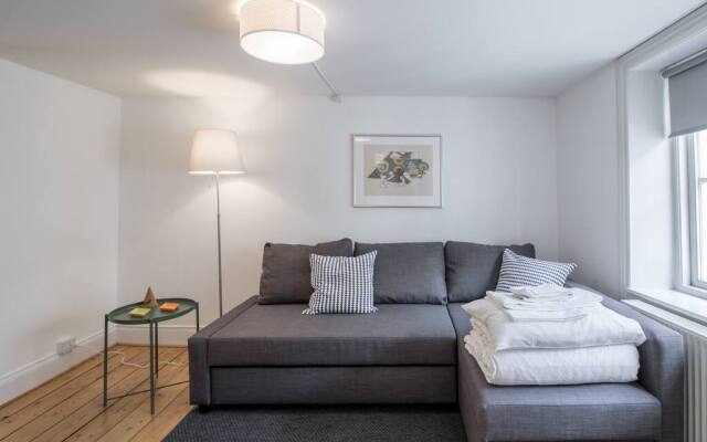 ★Apt. Centrum of CPH, 50M to Metro, w. Balcony!★