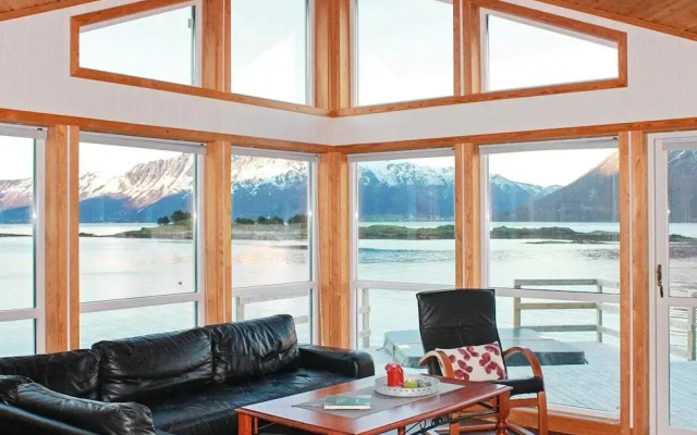 Four Bedroom Holiday Home In Gullesfjord