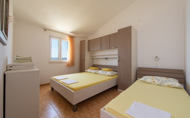 Apartment Ruzica - with sea view: A3 - zuti Igrane, Riviera Makarska