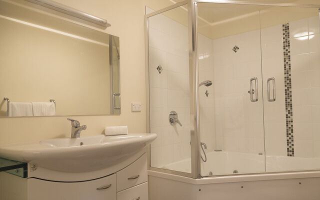 Russell View Apartments