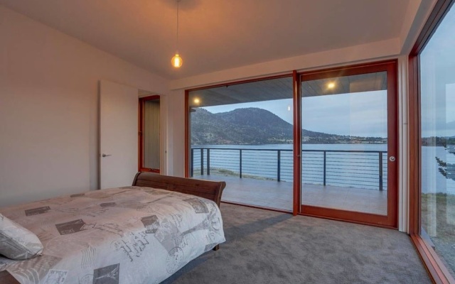 Hobart Waterfront Luxury Retreat – Guest Rooms – Brighton