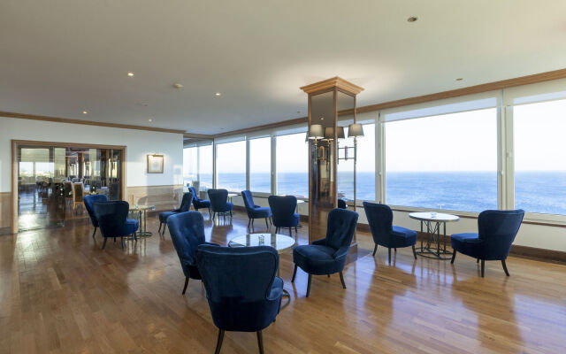 Carcavelos Beach Hotel