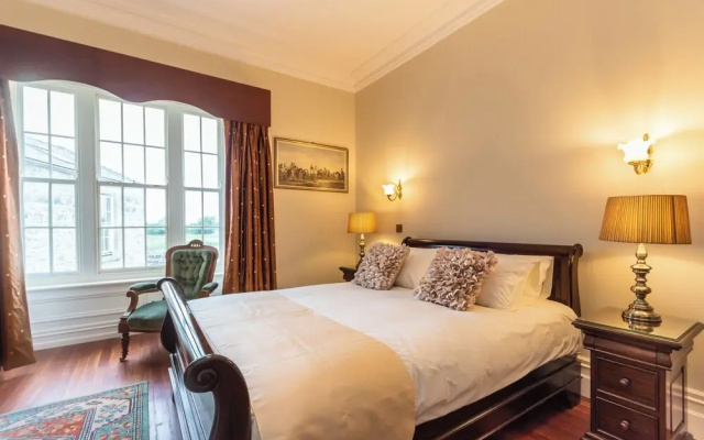 Beautifully Restored Soldier s Barracks to Sleep 10 People