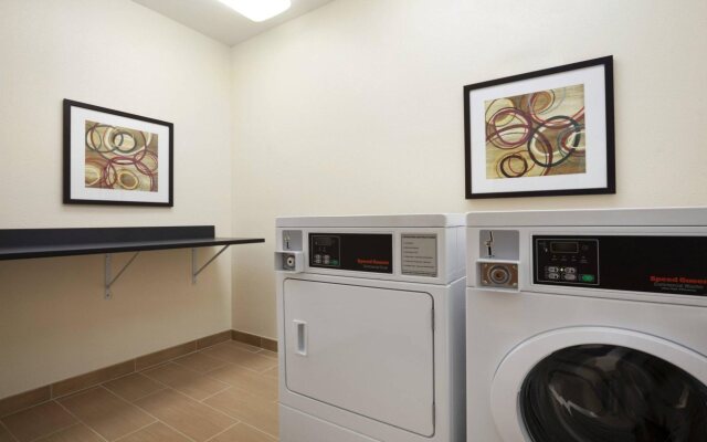 Fairfield Inn & Suites Lansing West