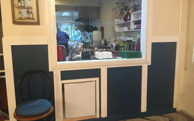 Oaktree Guest House