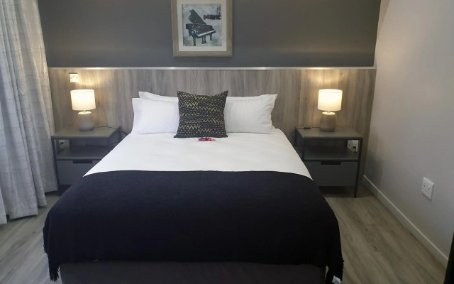 La Orchard Hotel