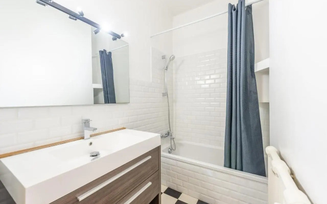 Pretty 2 rooms in the city center