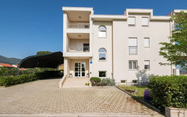 Beachfront Apartments Gabine