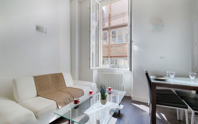 Modern Studio 3 Minutes From the Old Port!