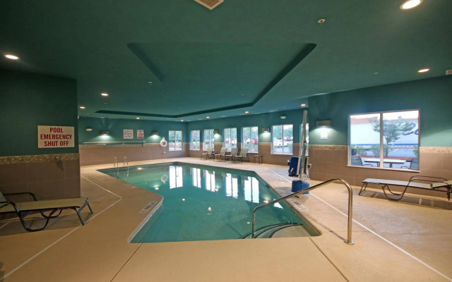 Holiday Inn Express & Suites Charlotte North by IHG
