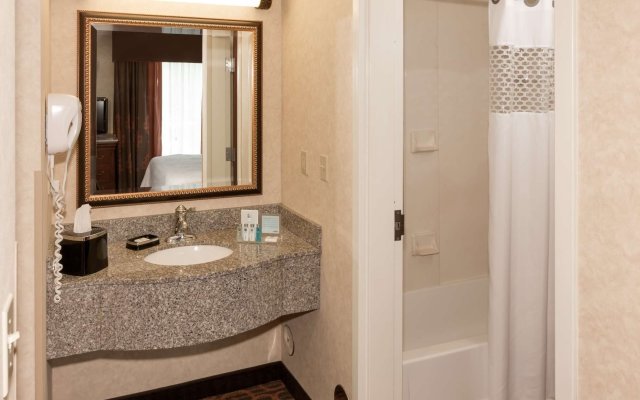 Hampton Inn & Suites Cleveland-Beachwood