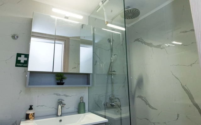 Modern Cozy 1 Bd Piraeus Perfection Apt
