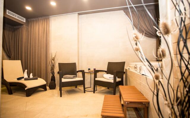 Crown Palace Apartments by Adrez