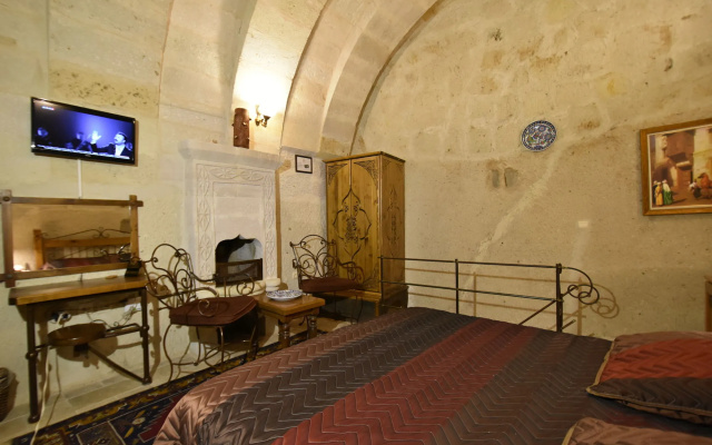 Harman Cave Hotel